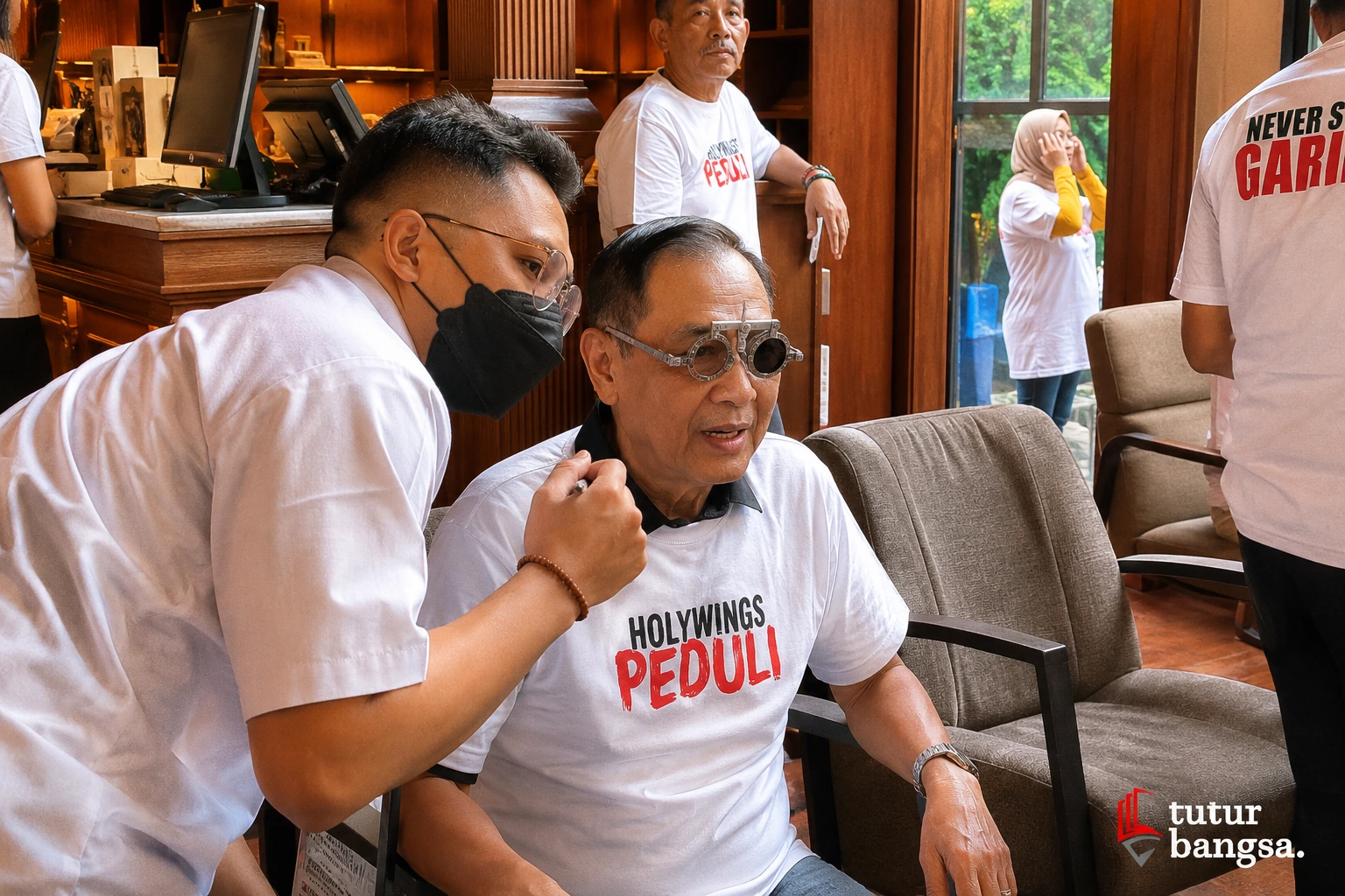 6 Gangguan Mata Lansia yang Sering Luput Perhatian